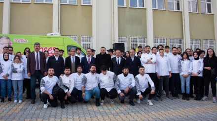Selçuk Üniversitesinde öğrencilere çiğ köfte ikram edildi